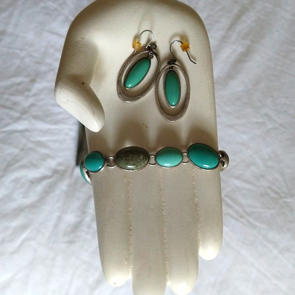 TURQUOISE DROP EARRING AND BRACELET